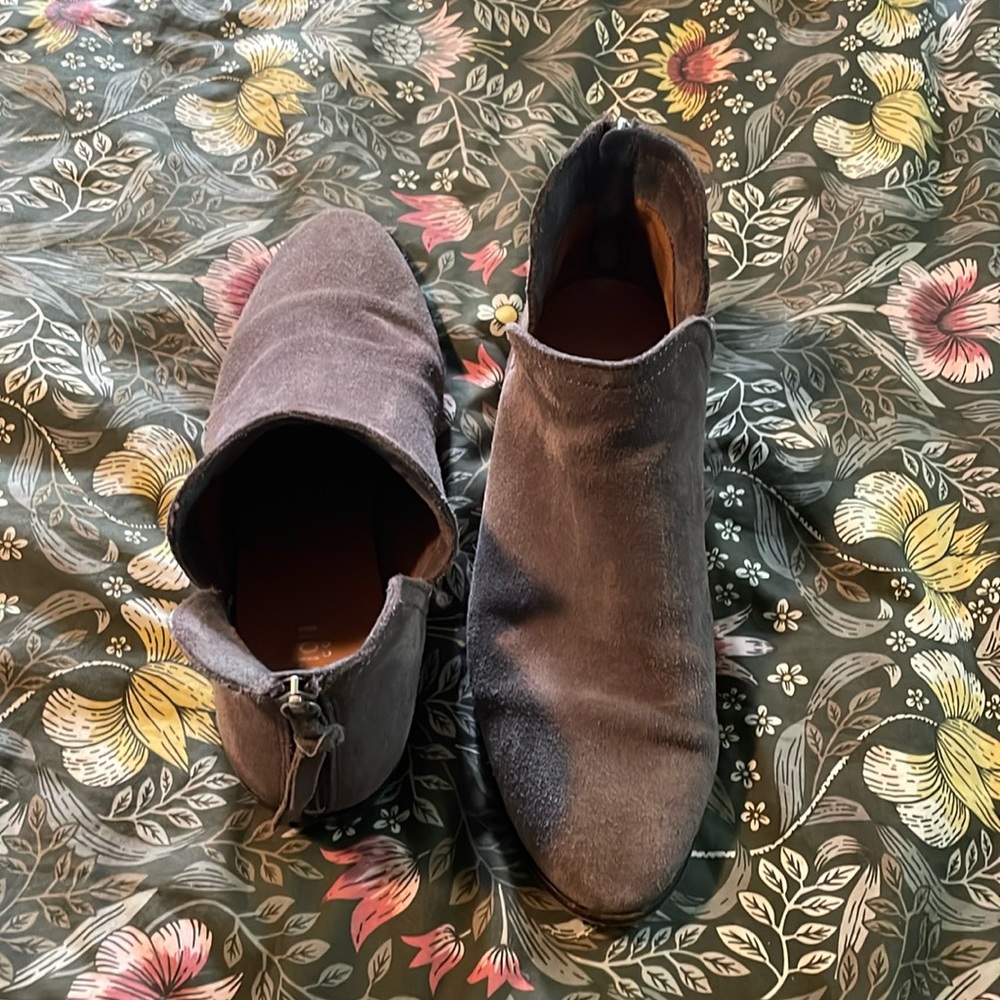 Gray/taupe bootie